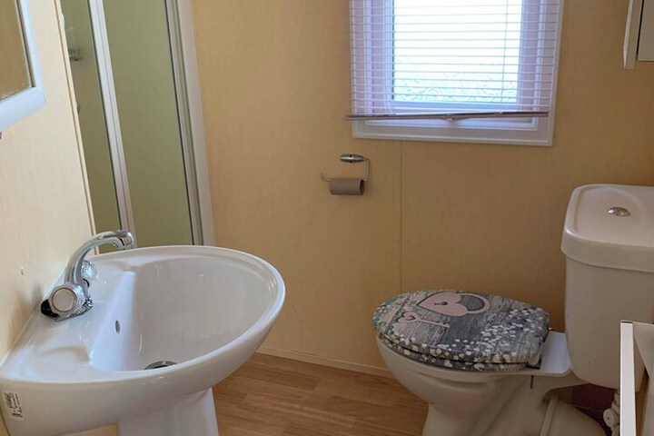 Room 8 of 10