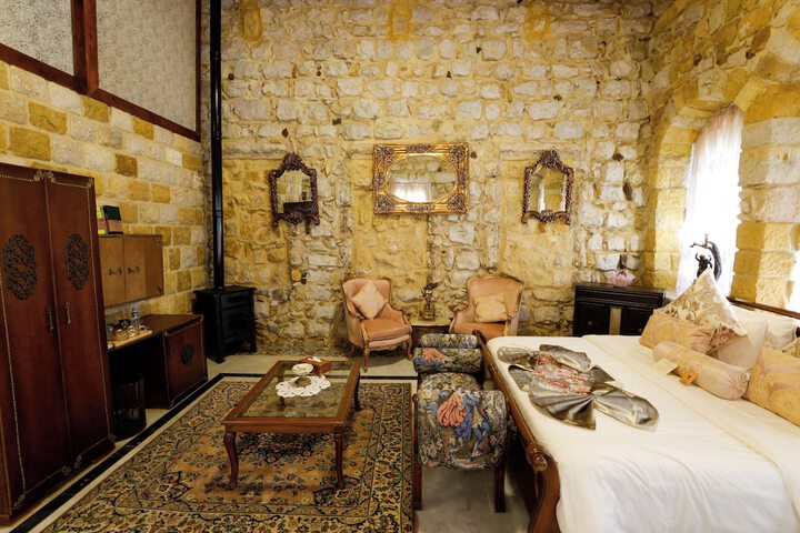 Room 77 of 214