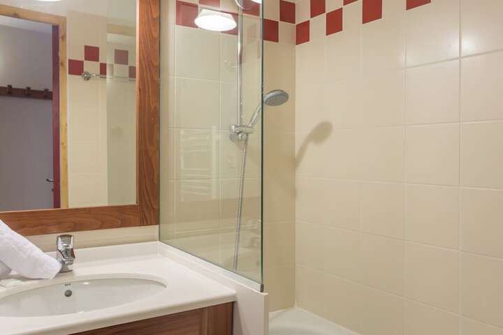 Room 16 of 38