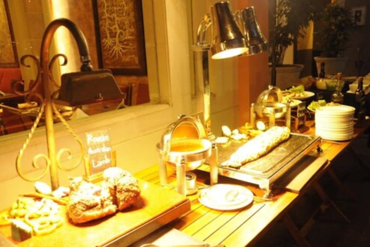 Dining 37 of 68