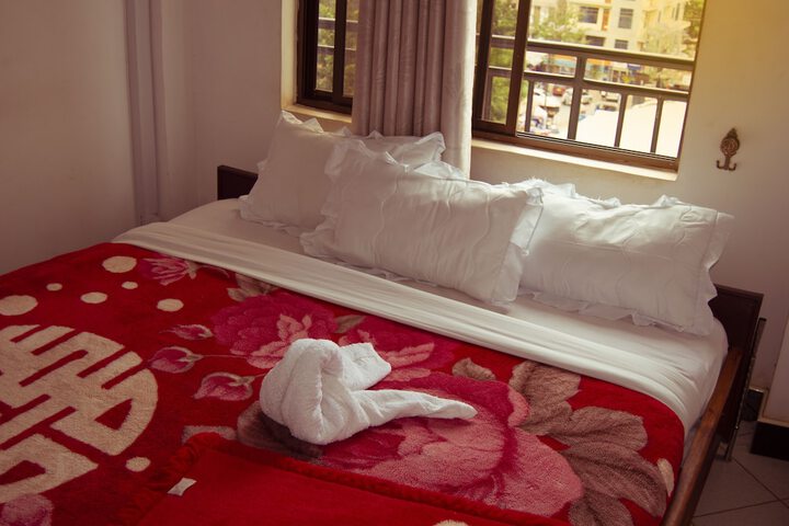 Room 8 of 11