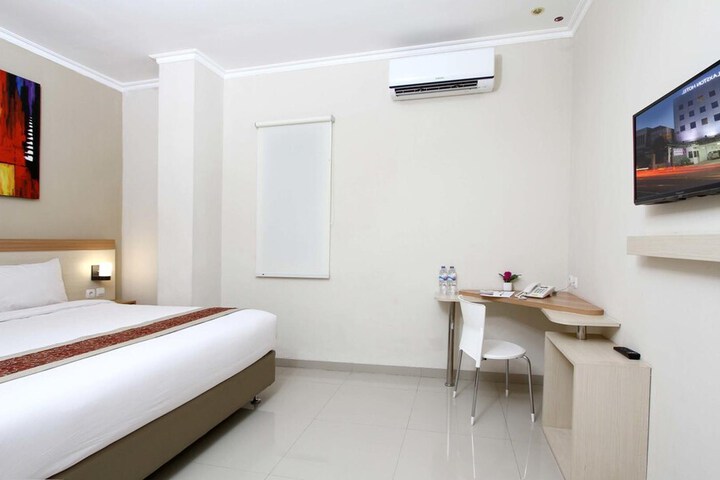 Room 3 of 42