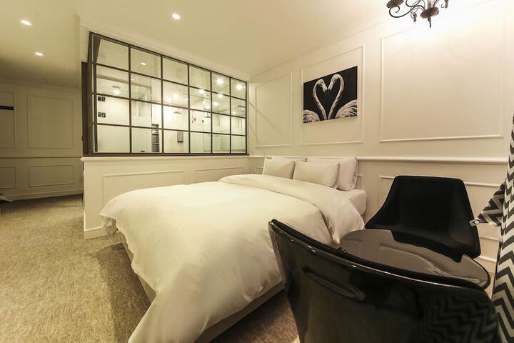 Room 12 of 42