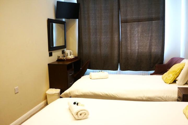 Room 42 of 162