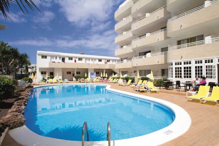 Hotel Pool