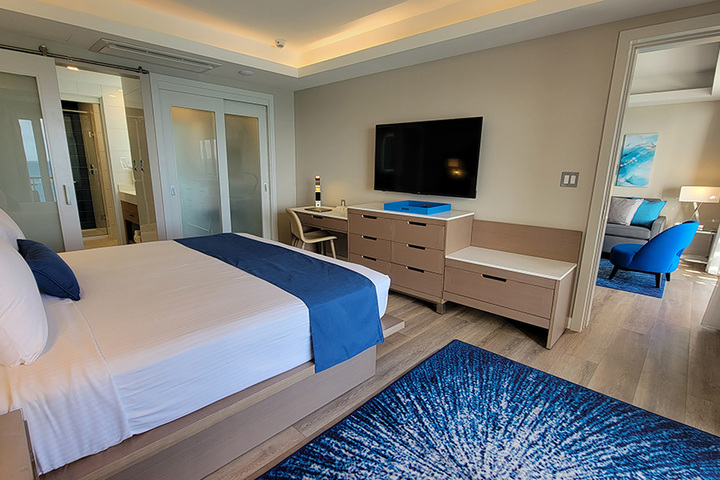 Room 27 of 83