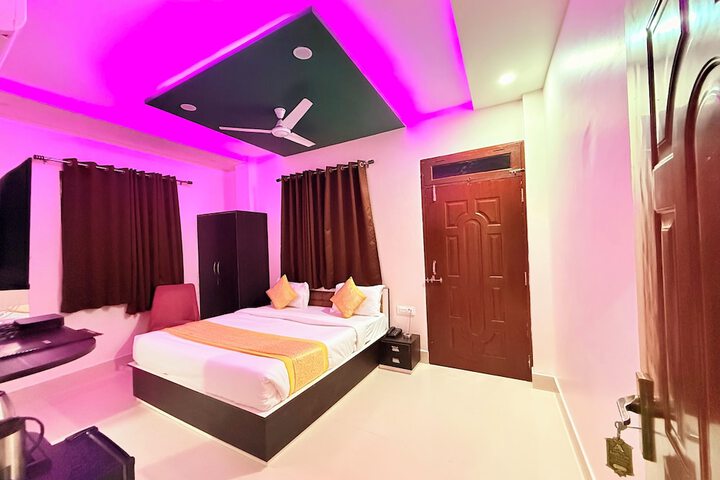 Room 32 of 67