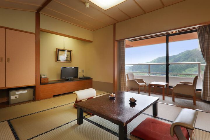 Room 4 of 123