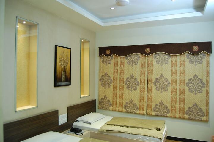 Room 7 of 34