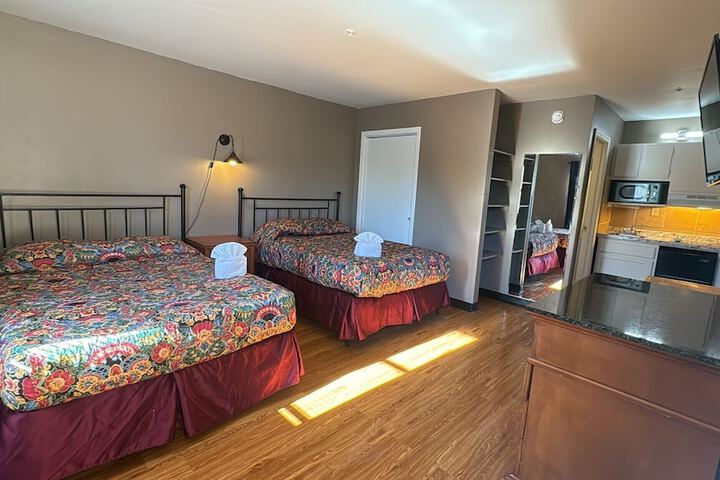 Room 5 of 13
