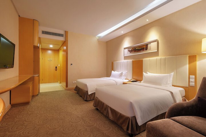 Room 9 of 42
