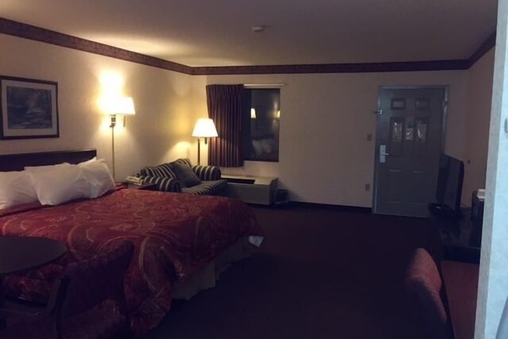 1 King Bed (11 of 12)