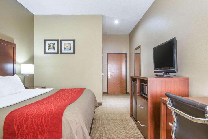 1 King Bed (1 of 14)