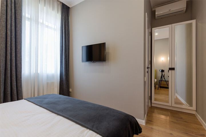 Room 9 of 13