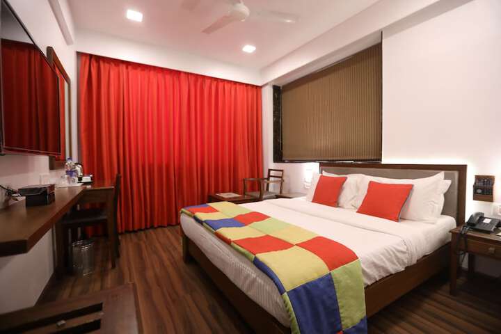 Room 16 of 38