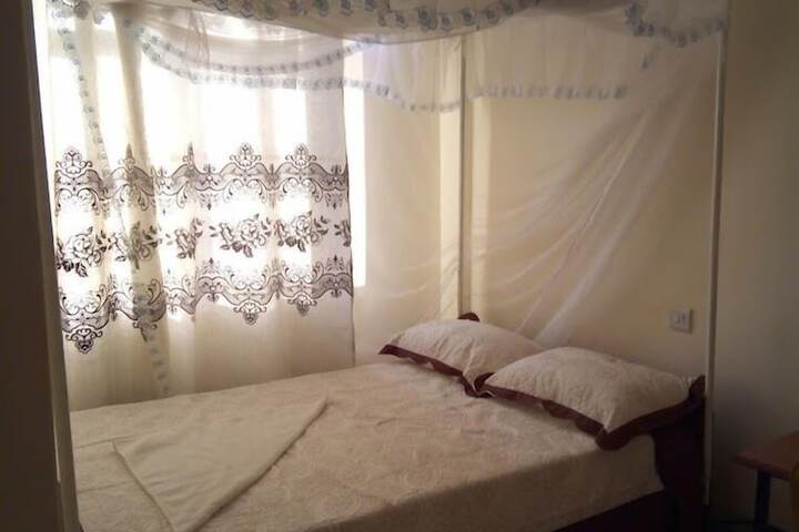 Room 9 of 28