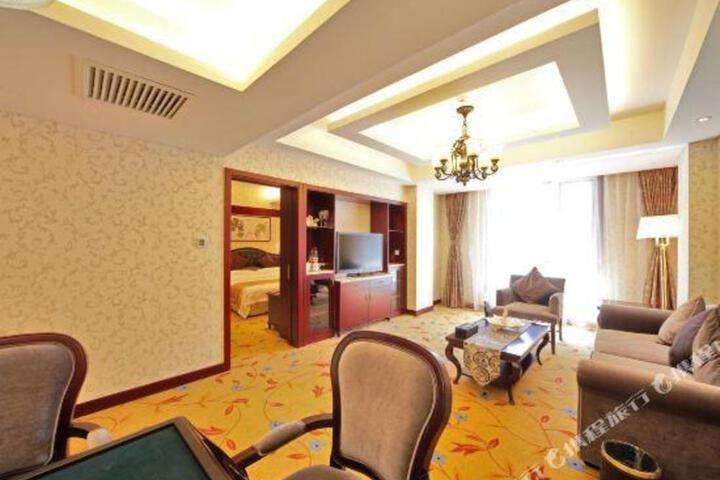 Yuhuagong Hotel