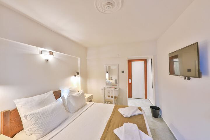 Room 9 of 33