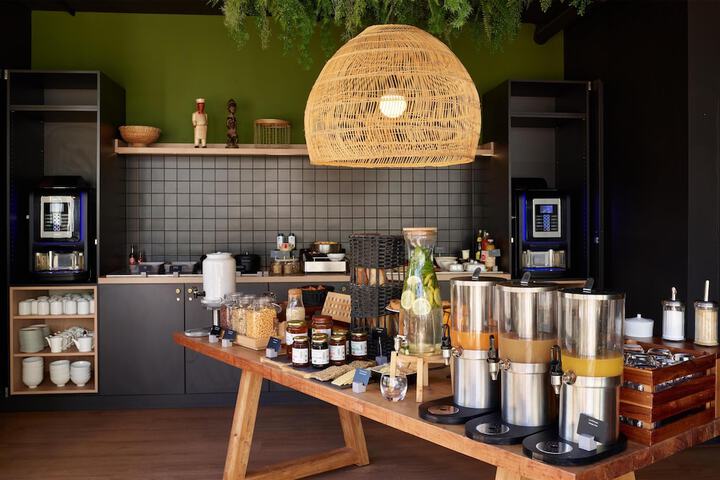 Breakfast/Coffee Service 58 of 105