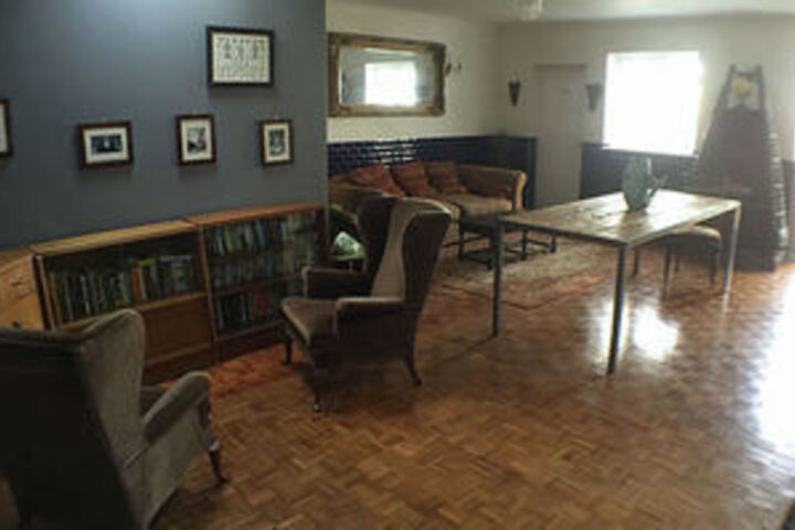 Lounge 5 of 42