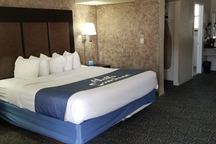 Room 13 of 46