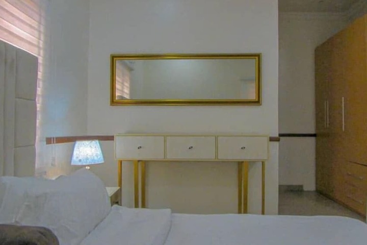 Room 2 of 25