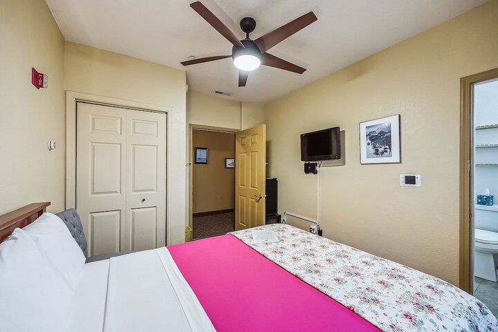 Room 16 of 118