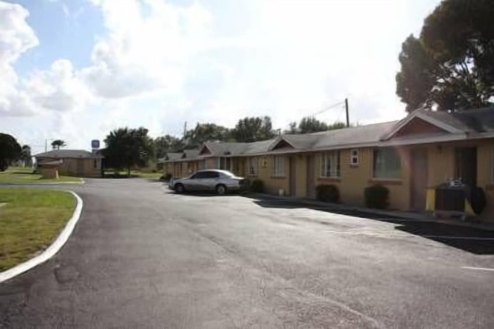 Property Grounds 16 of 30