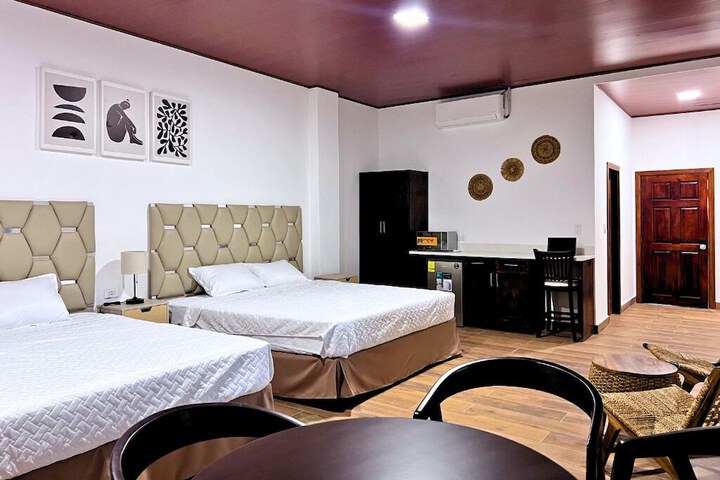 Room 27 of 108