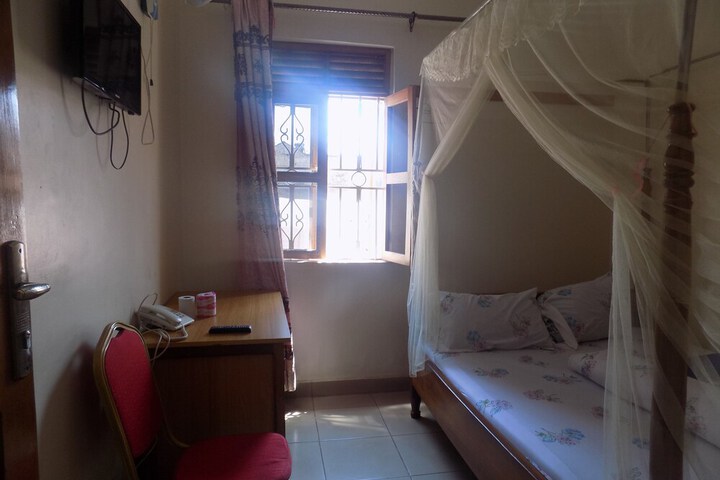 Room 6 of 43