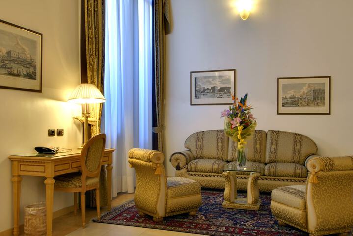 Room 7 of 16