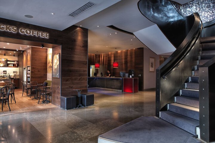 Entrance & Lobby