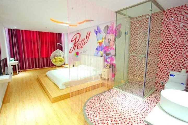 Room 4 of 5