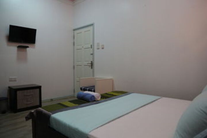 Room 17 of 33