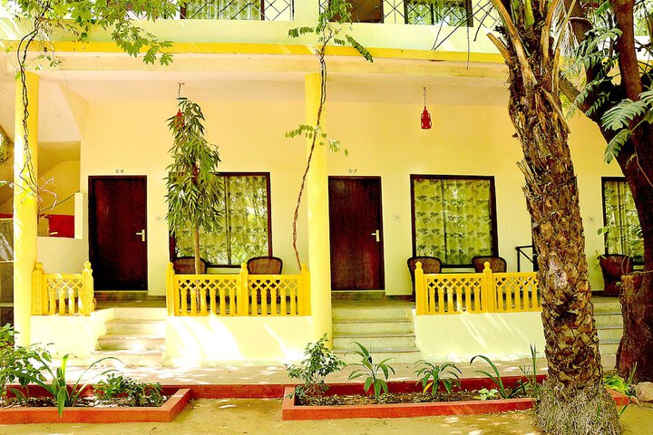 Hotel Exterior 55 of 60