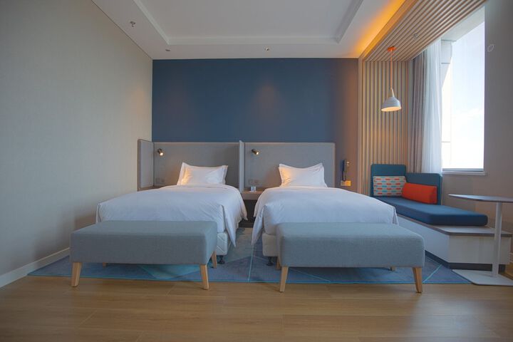 Room 6 of 39
