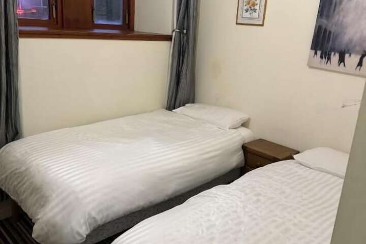 Room 25 of 38