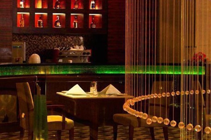 Lounge 15 of 22
