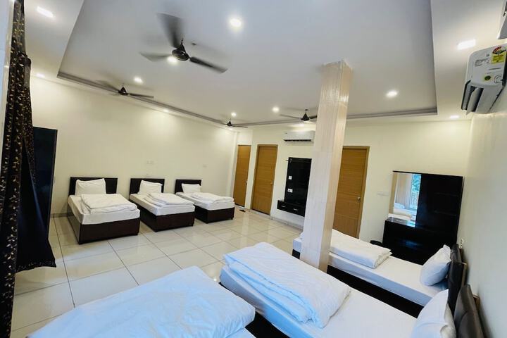 Room 7 of 29