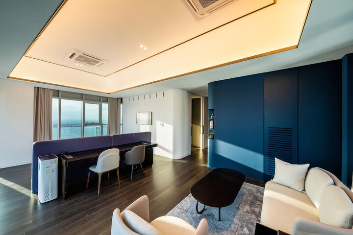 Room 35 of 98