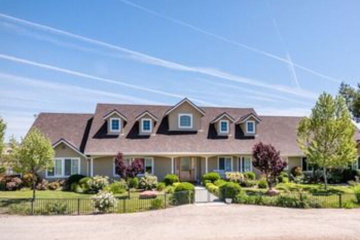Image of Sunset Vineyard 5 Br Home by RedAwning