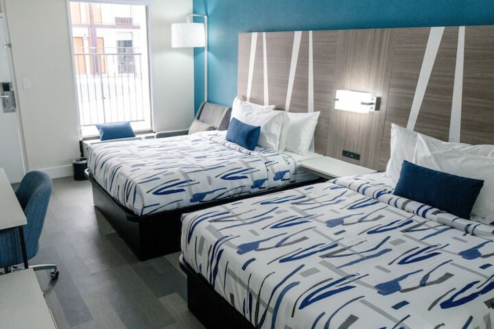 Standard Single King Bed (2 of 5)