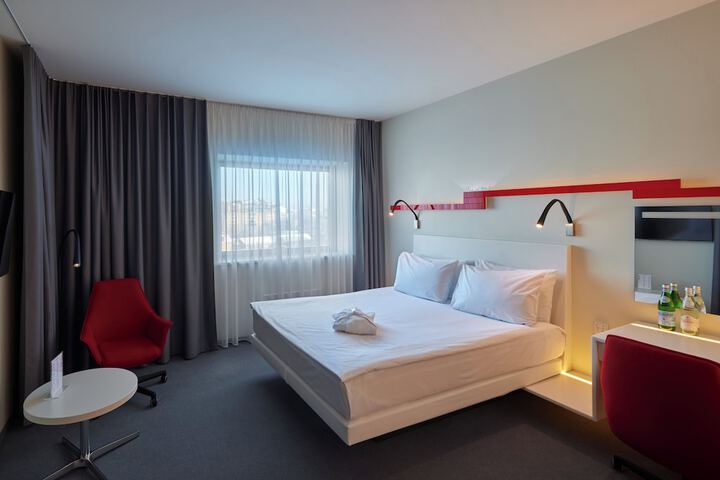 Room 16 of 81