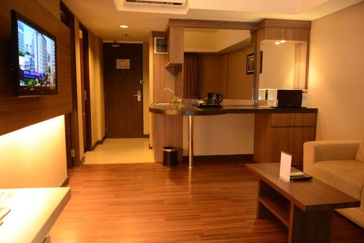 Room 30 of 65