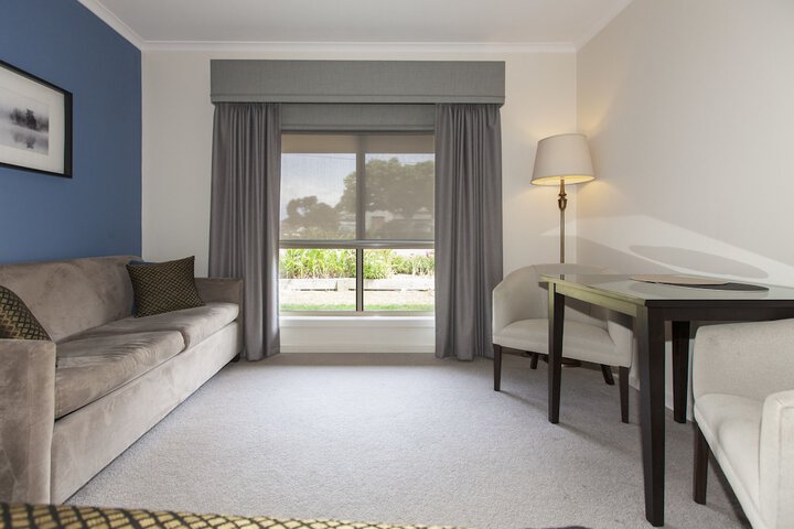 Room 3 of 37