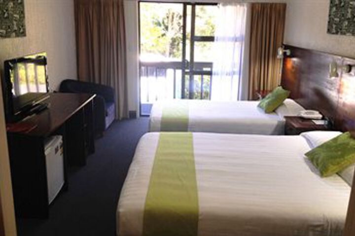 Room 9 of 33