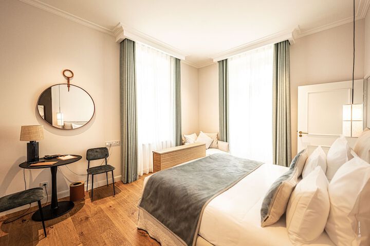 Room 33 of 110