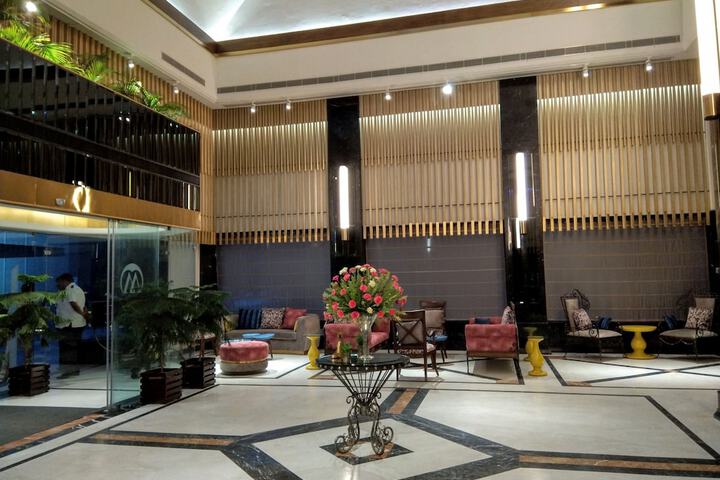 Entrance & Lobby