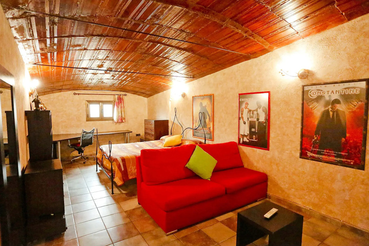 Room 8 of 20