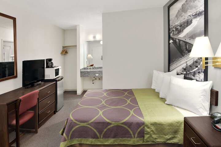 Room 16 of 36